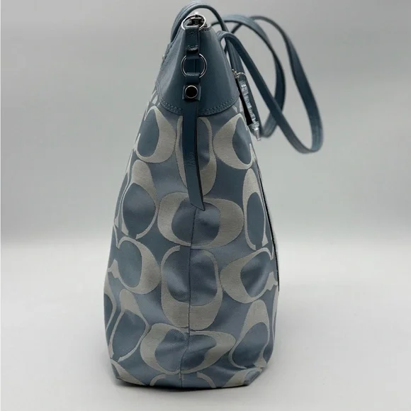 ❗️SOLD❗️ Coach Laura Signature Light Blue Purse Canvas Leather - Picture 4 of 7